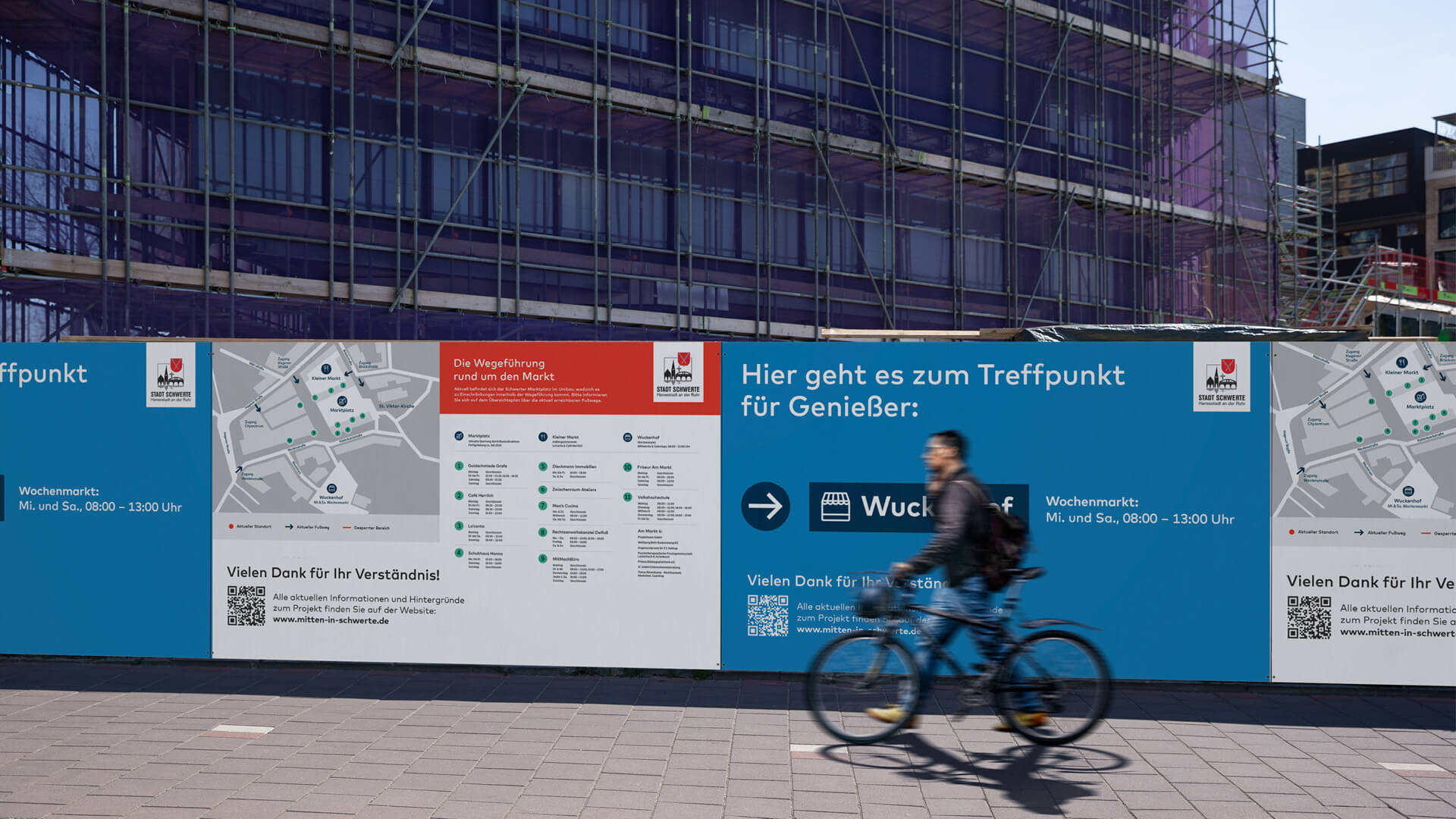 Temporäres Leitsystem am Marktplatz in Schwerte zur Wegführung um eine Baustelle – umgesetzt von Florida Brand Design.